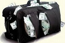 Приставы получили чемодан с миллионами Приставы получили чемодан с миллионами