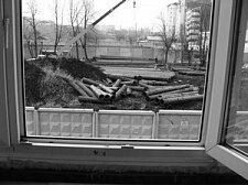 Незаконная стройка под окнами многоэтажки Незаконная стройка под окнами многоэтажки